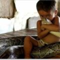 越南男孩出生就嚇壞父母，蟒蛇圍繞緊緊包覆不肯離去！被守護10年，村民敬畏稱：蛇之子！