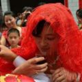 新婚夜夫妻倆正要同房，婆婆推門而入，丈夫的一句話妻子立馬離婚！
