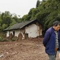 重慶男子在外務工老家的房子突然被拆了施工隊：不好意思，拆錯了，賠三千行不？