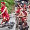 超猛原住民DIY「木雕腳踏車」騎上街　拉風狂飆「舉辦尬車比賽」近看：更勝BWS！