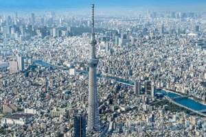 東京晴空塔點亮東京夜晚、抗疫燈火傳遞希望