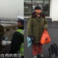 這強國男子騎著自行車回家過年，但是騎了1個月「被警察攔下」後他才崩潰發現「騎越久離家就越遠」…讓人哭笑不得啊！