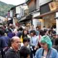 鏡頭下：京都旅客暴增，中,韓遊客最多，居民生活造成困擾，連辦27年夜櫻點燈活動取消！(圖6張)