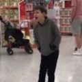 10歲自閉症男童站在超市中間「突然開始唱歌」　天籟美聲震驚路人…還被力邀出唱片