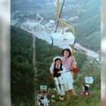 70年代超驚悚纜車，只靠一根柱子和一個座位...網驚「打個噴嚏，直接『與神同行』！」