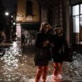 威尼斯苦於嚴重水患 無礙觀光客玩樂自拍