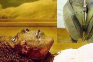 挖出兩千年前木乃伊，心臟起搏器還在工作，製造材料專家無法解釋