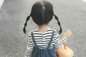 女兒就是賠錢貨！2寶媽被鄰居酸大怒　4歲妹「笑回反擊」把對方嗆到無言