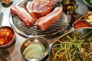 百思不解：棒棒的東北烤肉，怎就干不過辣白菜文化的韓國呢？