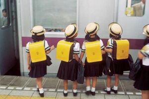 日本，一個不斷將孩子「推出去」讓孩子獨自上學，學會獨立的國家