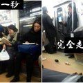 「你的小褲褲被看光啦！」電車內高中妹太睏怒睡 竟睡到雙腿開開露出私密小底褲！