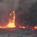 丟桶水到火山裡會怎樣 你會發現水桶... Water thrown into lava lake creates exp...