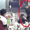 黑道大哥去7-11買東西，店員結了帳給他兩枚點數。大哥問：『…這是幹麻的？』店員回答後卻被大哥揍慘了……