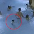 5歲男童溺水「絕望掙扎4分鐘」！影片曝光「男孩漂過整個泳池」沒半個人幫忙...網友全心碎！
