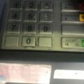 按鍵用到掉漆！網友ATM領錢驚問「密碼是不是都有6」　仔細看「巧合不只一個」：被抓到了