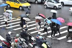 小四童違規過馬路「被開紅單」嚇哭！家長怒「不能先勸導？」掀論戰