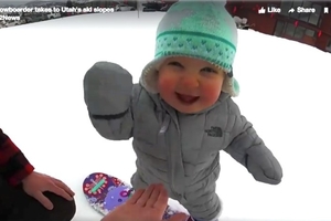 看到她滑雪的樣子，你一定不相信她是第一次滑，而且她只有14個月大...太不可思議了！！