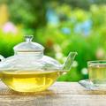一杯綠茶，能改善3種問題，老人、女人的最好保健品