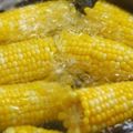 煮玉米應該涼水下鍋還是熱水下鍋？很多人做錯，所以煮出來不好吃