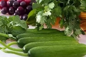 黃瓜有平民蔬菜之稱，脆甜多汁、物美價廉，而且有美容減肥、利尿防病的功效。