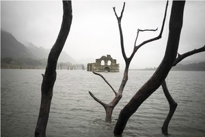 淹沒水中50年 墨西哥教堂重見天日