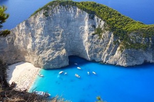 世界最美的海灘 — 希臘沉船灣Navagio