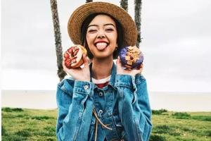 22歲的她已經吃遍了全世界的甜品！你們用什麼方式記錄生活呢？