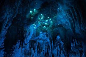 攝影師冒險進地下洞穴拍璀璨星空
