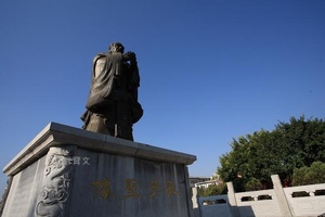 雲南這座文廟裡有全國最大最古老的孔子銅像