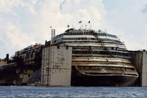 「世界最大鬼船」終於打撈上岸！裡面的景象簡直慘烈...