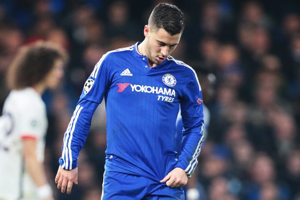 Eden-Hazard-holds-his-groin.jpg