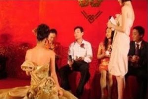 婚禮當天，我媽在廁所遇到老婆和岳母後，回來當場居然宣布退婚！