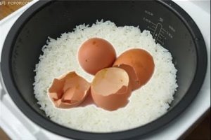 太實用了！媽媽把雞蛋殼丢進電飯煲裏, 20分鐘後奇妙的事情發生了！