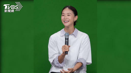 鍾瑶現身《娛樂頭條》談到許多拍戲的過程和熱門話題。(圖/TVBS提供) 鍾瑶現身《娛樂頭條》談到許多拍戲的過程和熱門話題。(圖/TVBS提供)