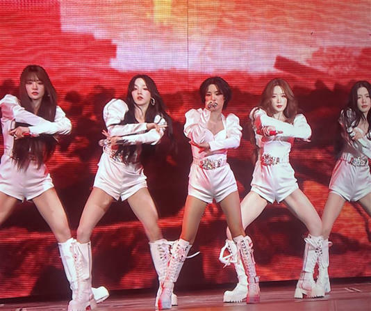(G)I-DLE2個半小時演出,嗨翻全場。(圖/讀者提供) (G)I-DLE2個半小時演出,嗨翻全場。(圖/讀者提供)