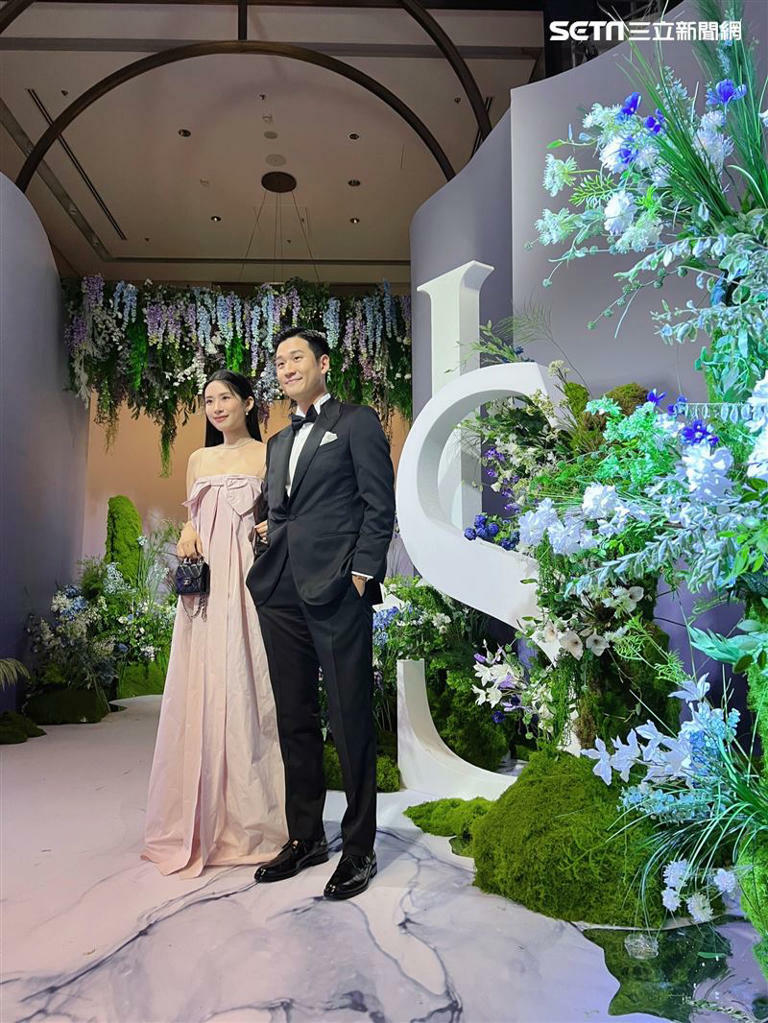 周興哲和趙岱新出席蕭敬騰婚禮。(圖/記者鄭尹翔、王意馨攝影) 周興哲和趙岱新出席蕭敬騰婚禮。(圖/記者鄭尹翔、王意馨攝影)