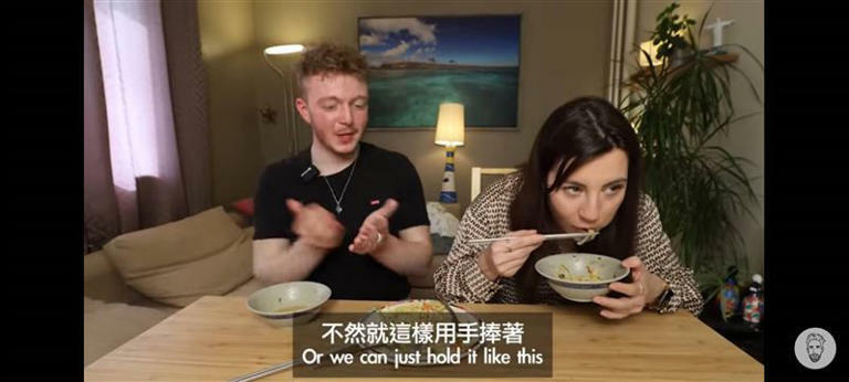 酷的夢友人對於台灣麵食讚不絕口。(圖/翻攝自酷的夢YouTube) 酷的夢友人對於台灣麵食讚不絕口。(圖/翻攝自酷的夢YouTube)