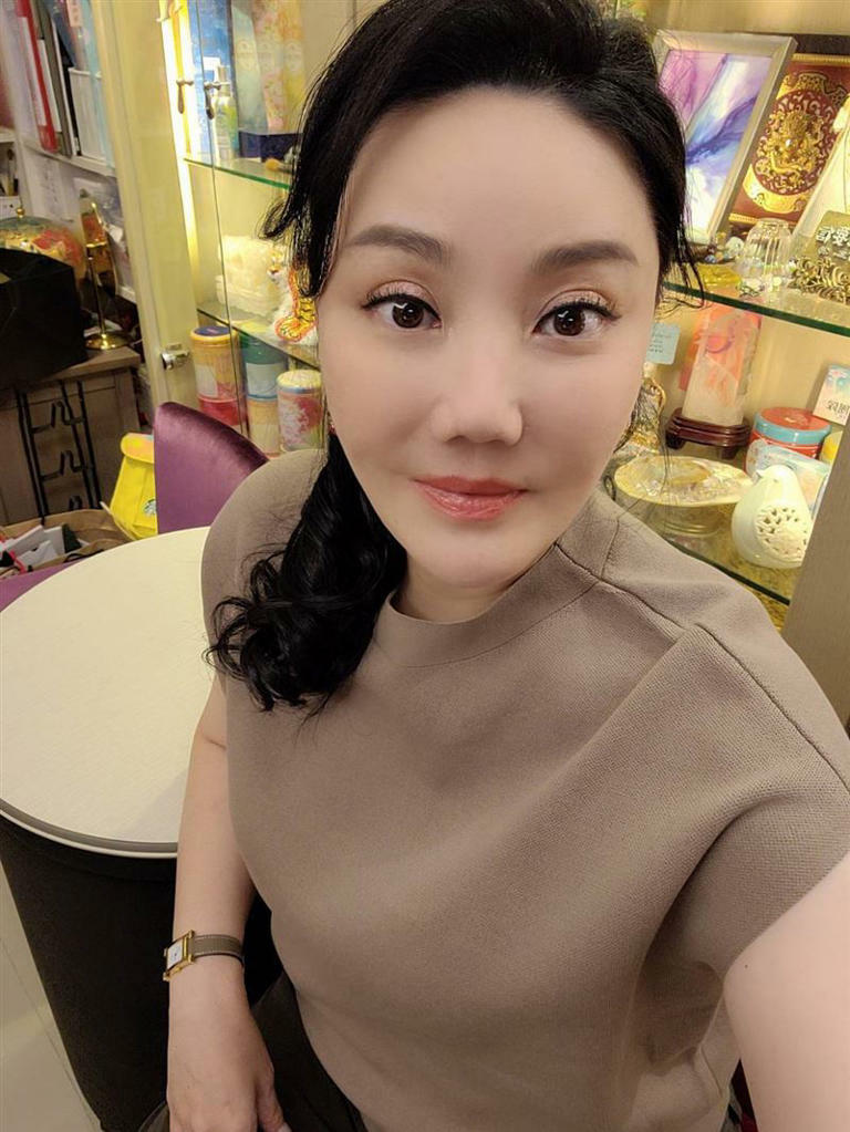 沈嶸表示,通靈3人是希望能夠帶給祂們的親屬以及愛祂們的粉絲一點安慰。(圖/沈嶸提供) 沈嶸表示,通靈3人是希望能夠帶給祂們的親屬以及愛祂們的粉絲一點安慰。(圖/沈嶸提供)