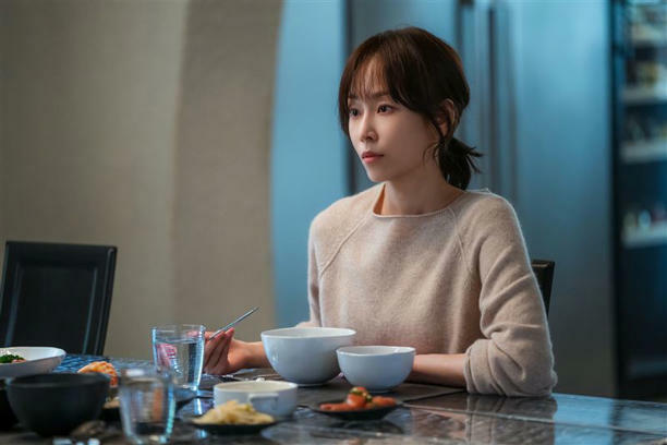 徐玄振在《一箱情緣》相當壓抑。(圖/Netflix提供) 徐玄振在《一箱情緣》相當壓抑。(圖/Netflix提供)