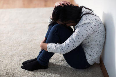 2度纏綿13歲女友!籃球場當摩鐵還拍片 男大生認錯賠30萬換緩刑 2度纏綿13歲女友!籃球場當摩鐵還拍片 男大生認錯賠30萬換緩刑