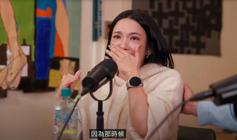 台灣妞談到離婚主因難過落淚。(圖/翻攝自范琪斐的美國時間 YT) 台灣妞談到離婚主因難過落淚。(圖/翻攝自范琪斐的美國時間 YT)