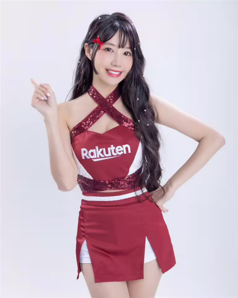 筠熹身兼樂天女孩特級長兼任副隊長。(圖/翻攝自臉書) 筠熹身兼樂天女孩特級長兼任副隊長。(圖/翻攝自臉書)