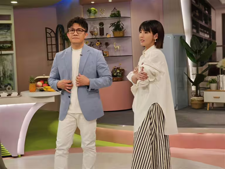 徐小可(右)從台中北上錄影。(圖/記者蔡維歆攝影) 徐小可(右)從台中北上錄影。(圖/記者蔡維歆攝影)