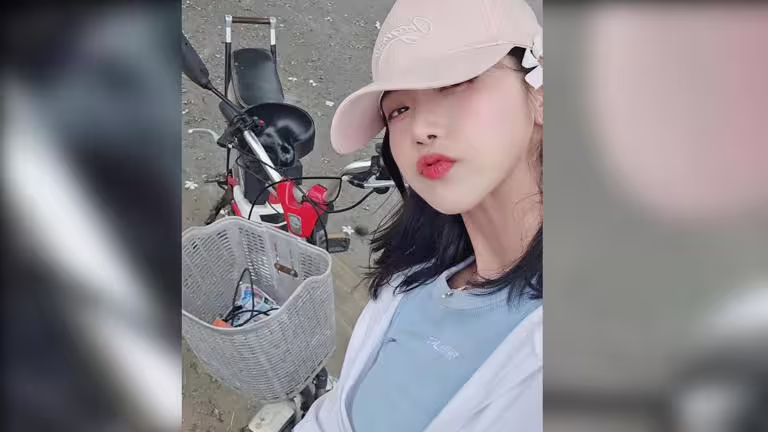企鵝妹在台灣打卡,宣布要騎自行車環島。(圖/翻攝自IG) 企鵝妹在台灣打卡,宣布要騎自行車環島。(圖/翻攝自IG)