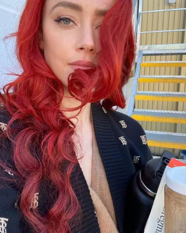 安柏赫德在母親節時分享自己誕下龍鳳胎。(圖/翻攝自IG @amberheard) 安柏赫德在母親節時分享自己誕下龍鳳胎。(圖/翻攝自IG @amberheard)