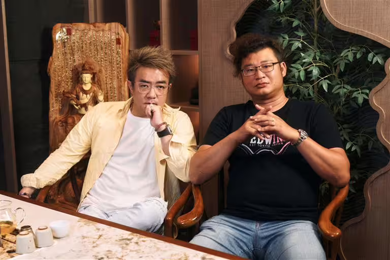 「二星兄弟」星爺(左)、二哥推出新單曲《江湖路》 盼迷惘年輕人走回正途。(圖/二星兄弟提供) 「二星兄弟」星爺(左)、二哥推出新單曲《江湖路》 盼迷惘年輕人走回正途。(圖/二星兄弟提供)