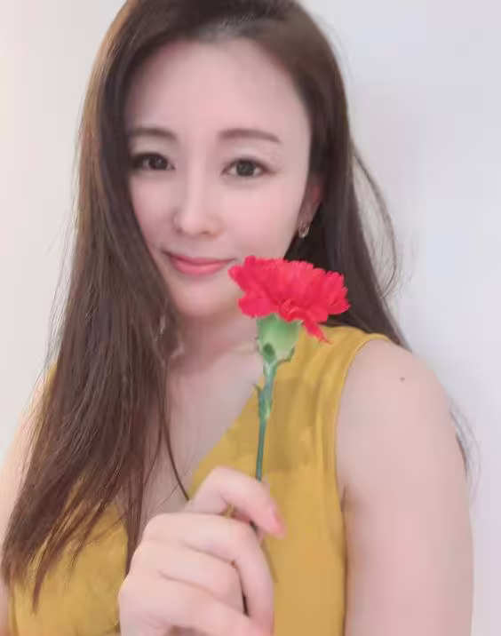 麻衣否認王文洋開價5億元搶金孫。(圖/翻攝自佐藤麻衣IG) 麻衣否認王文洋開價5億元搶金孫。(圖/翻攝自佐藤麻衣IG)