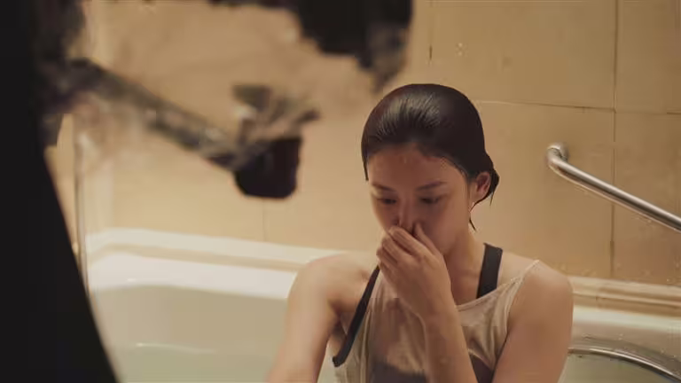 袁澧林《山忌 黃衣小飛俠》拍浴缸溺水戲苦不堪言。(圖/威視提供) 袁澧林《山忌 黃衣小飛俠》拍浴缸溺水戲苦不堪言。(圖/威視提供)