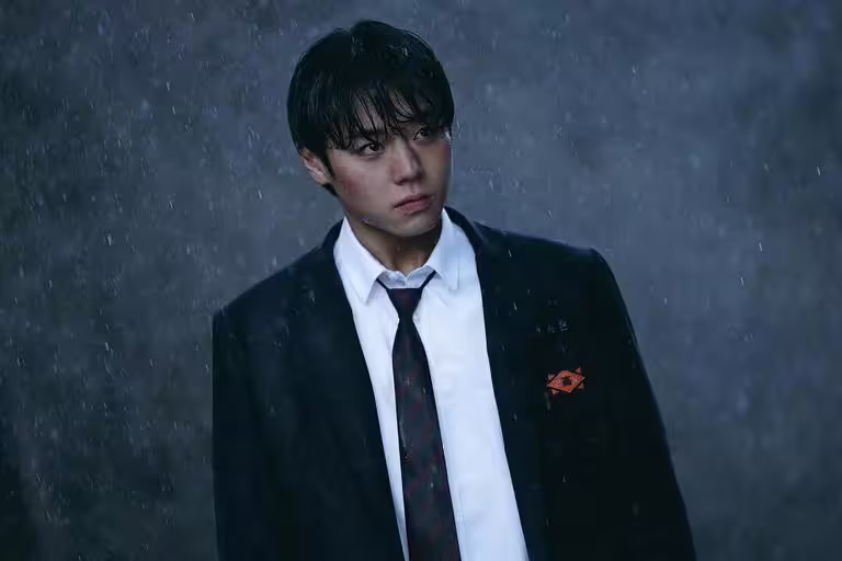 《弱美男英雄Class 2》朴志訓劇照,飾演對抗暴力的模範生連始垠 《弱美男英雄Class 2》朴志訓劇照,飾演對抗暴力的模範生連始垠