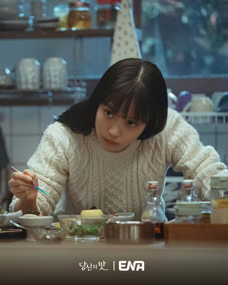 《你的味道》高旻示劇照,飾演廚師莫妍珠,展現專業廚藝 《你的味道》高旻示劇照,飾演廚師莫妍珠,展現專業廚藝